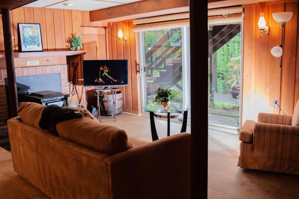 Modern Cabin With Hot Tub Grill Lake Beach Wineries Hiking Fishing And Hershey Park Family And Pet Friendly Superhosts On Ab&B Mount Gretna Экстерьер фото
