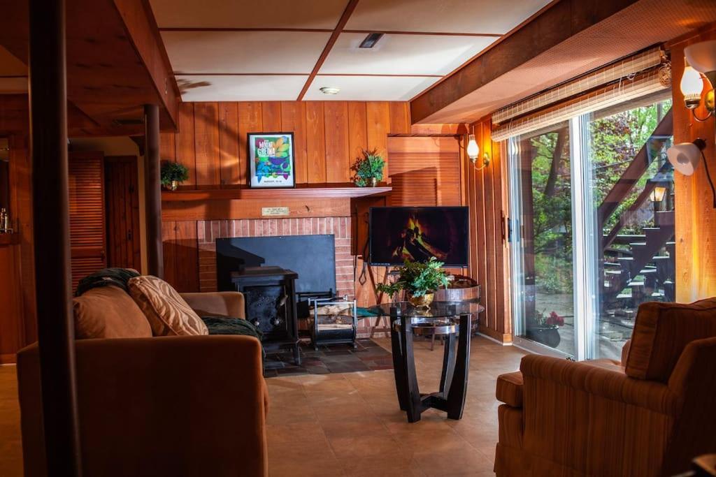 Modern Cabin With Hot Tub Grill Lake Beach Wineries Hiking Fishing And Hershey Park Family And Pet Friendly Superhosts On Ab&B Mount Gretna Экстерьер фото